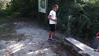 LEVANDO NO MATO