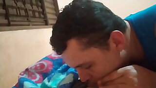 MASSAGEANDO PAU DO AMIGO